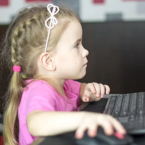 När kan man köpa dator till barn? Tips på hur du kan tänka